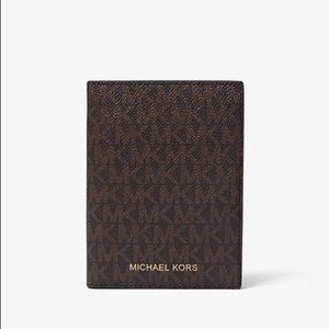✨New Michael Kors Logo Passport Wallet ✨